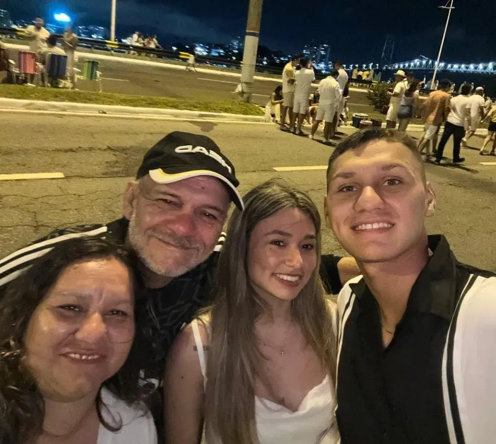 El arquero Lucas Lavagnino celebrando por las calles.