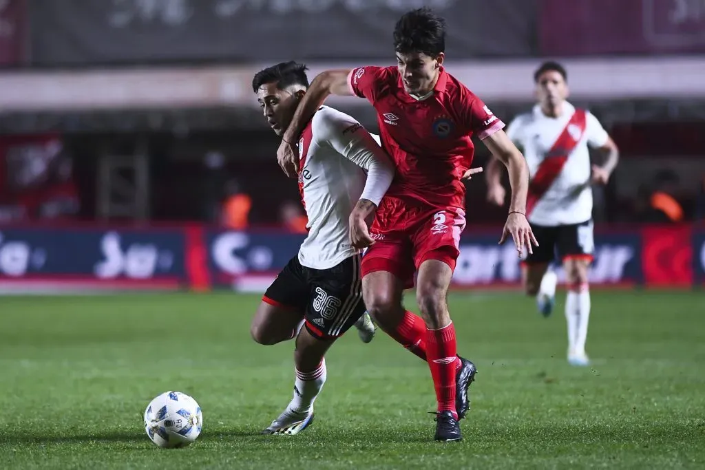 Federico Redondo, en acción ante River en el último partido frente al Bicho. (Foto: Getty).