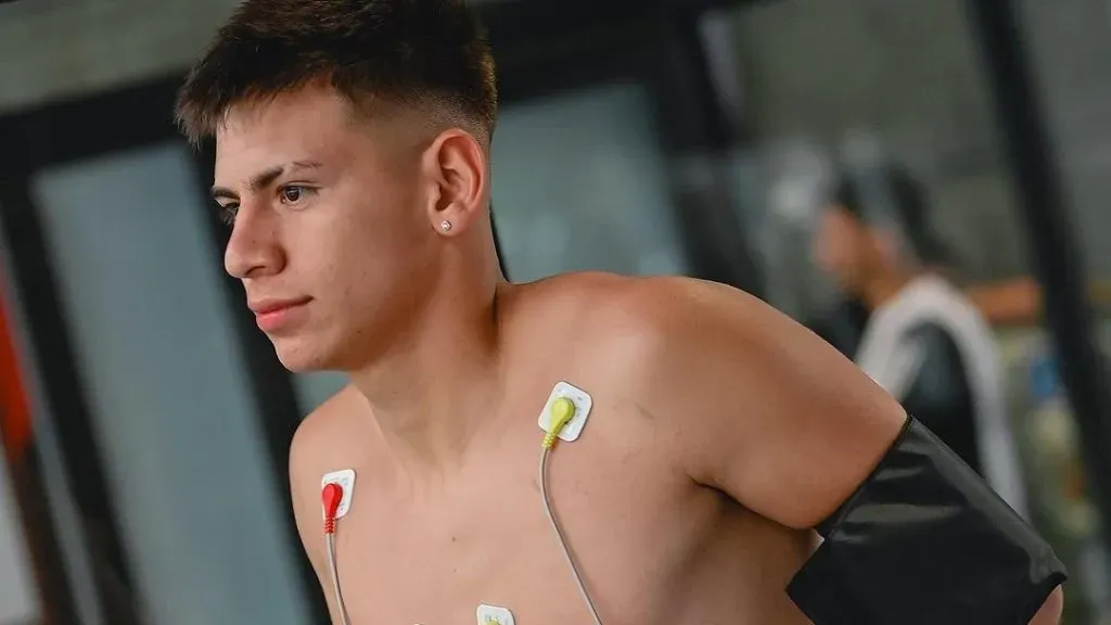 La primera foto de Echeverri en River luego de la noticia de su venta al City. El Diablito apenas tuvo unos días de pretemporada en USA. (Foto: Prensa River).