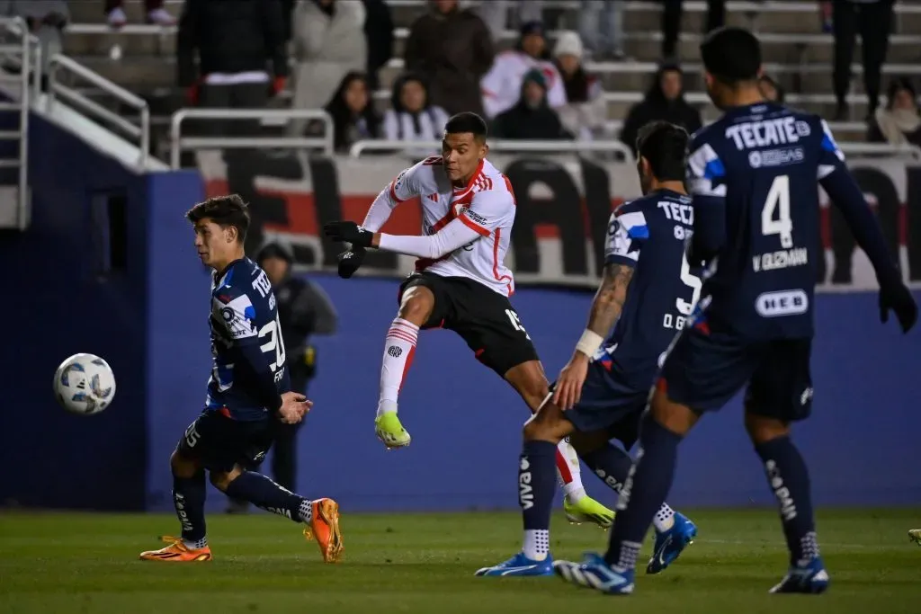 Herrera metió un golazo para el empate ante Monterrey. (Foto: Prensa River).