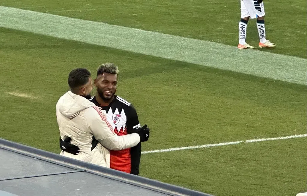 Demichelis y su saludo con Borja. (Foto: LPM).