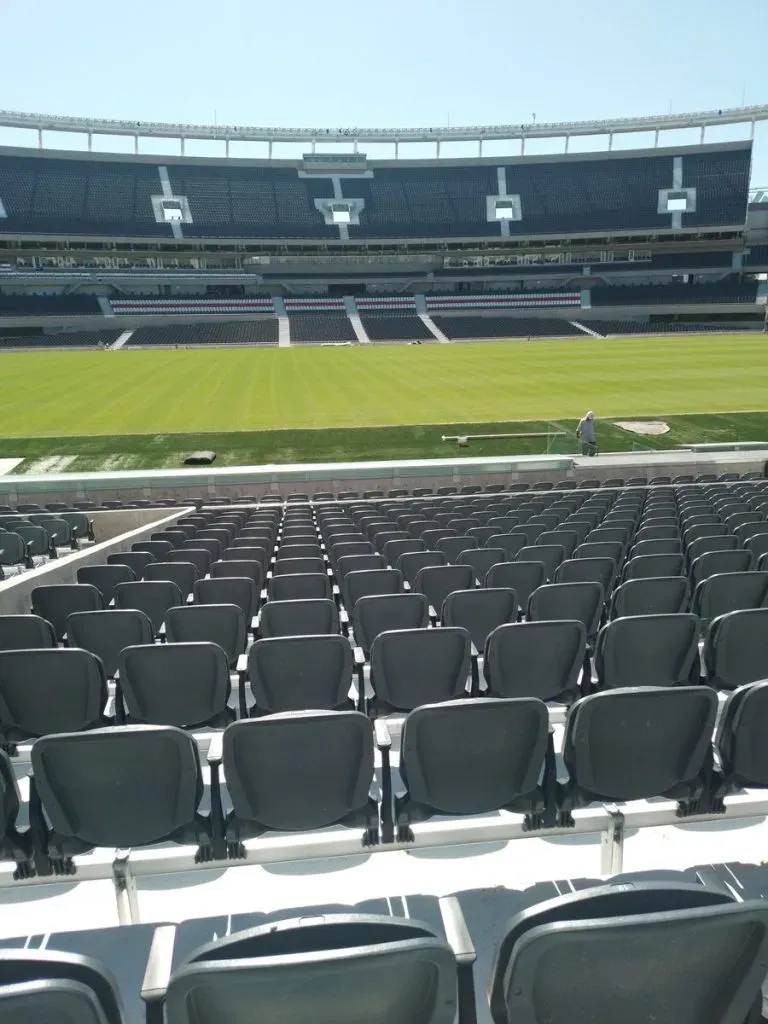 Así está el campo de juego del Monumental a pocos días del debut (Foto: @ObrasRiverPlate)