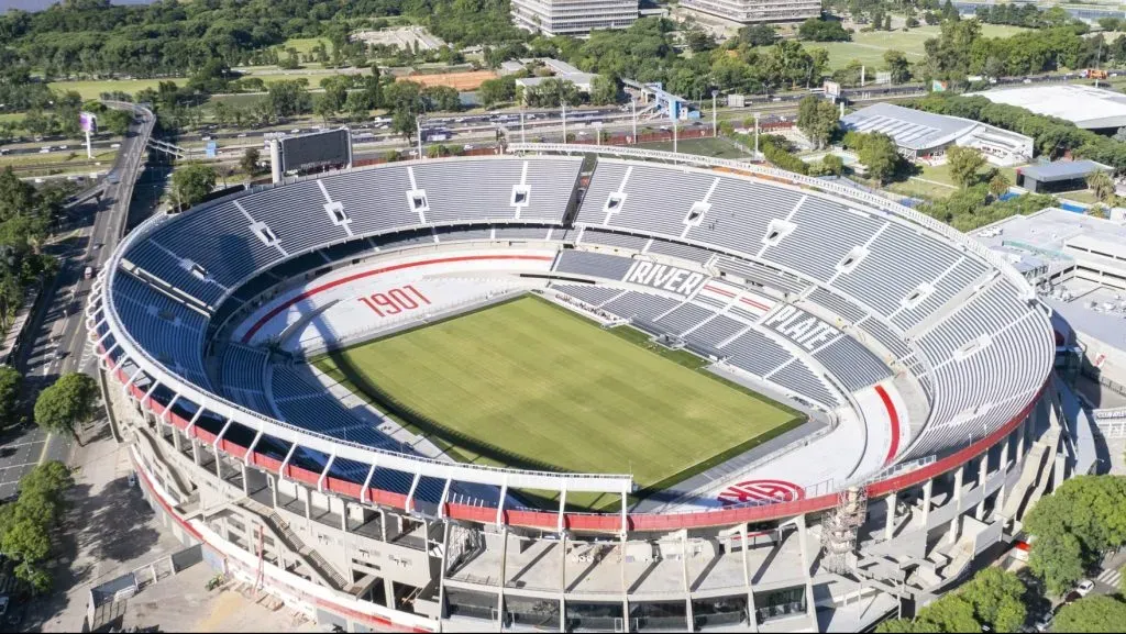 Así luce el campo de juego del Monumental a pocos días del debut en la Copa de la Liga. (Foto: La Página Millonaria).