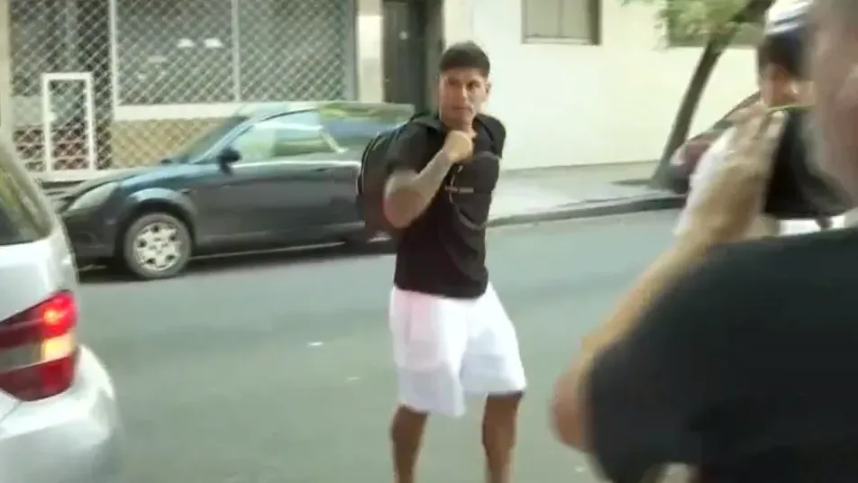 Sant’Anna entrando a la revisión médica. (Foto: captura).