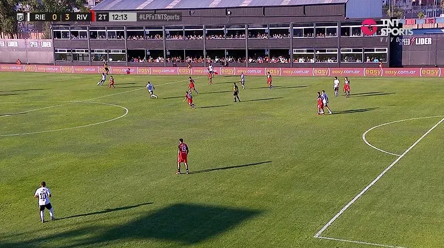 El claro offside que no sancionó el VAR en primera instancia y luego tuvo que corregir (Captura de TV)