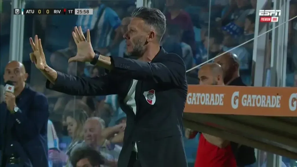 Martín Demichelis se enojó con Barco y había pedido que Borja patee el segundo penal.