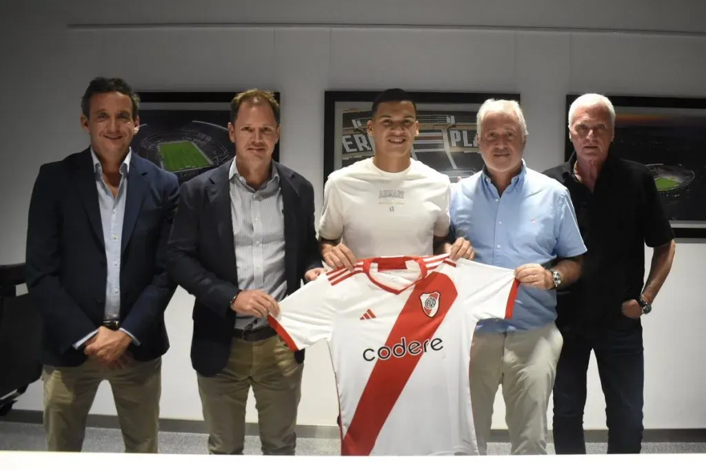 Villarroel, Brito, Patanian y Barrionuevo junto a Andrés Herrera (Foto: Prensa River)
