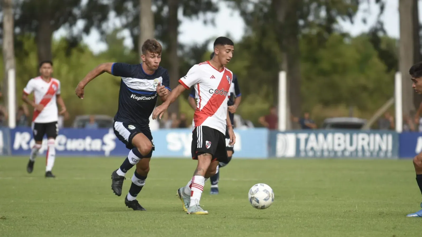 La Reserva empató en el debut.