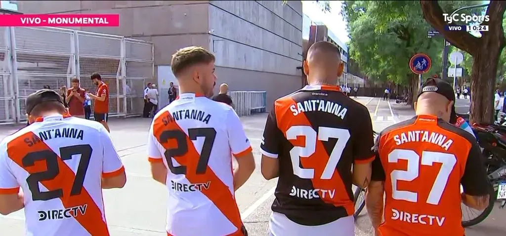 La familia de Sant’anna, toda junta en el Estadio Monumental.