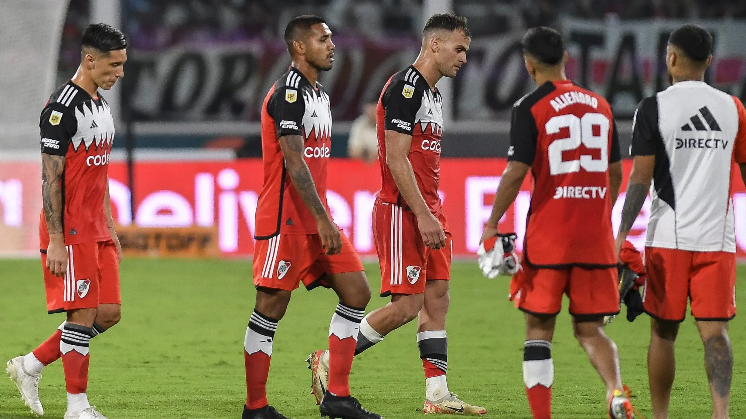 CORDOBA, ARGENTINA - MARCH 02: Players of River Plate react after the match draw during a Copa de la Liga Profesional 2024 match between Talleres and River Plate at Mario Alberto Kempes Stadium on March 02, 2024 in Cordoba, Argentina. (Photo by Hernan Cortez/Getty Images)