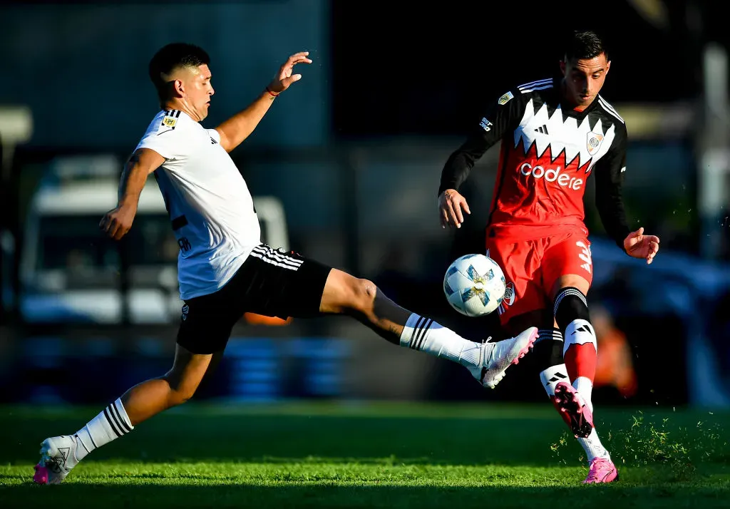 BUENOS AIRES, ARGENTINA – FEBRUARY 11: Ramiro Funes Mori of River Plate kicks the ball during a Copa de la Liga 2024 group A match between Deportivo Riestra and River Plate at Estadio Guillermo Laza on February 11, 2024 in Buenos Aires, Argentina. (Photo by Marcelo Endelli/Getty Images)