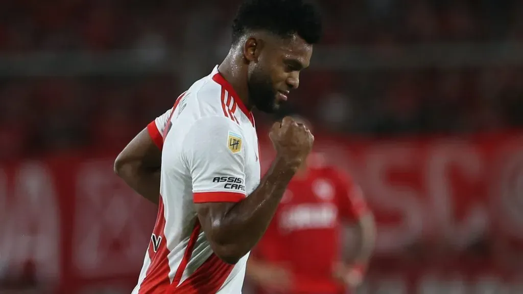 Puño cerrado y un nuevo gol para Borja en River. (Foto: Getty).