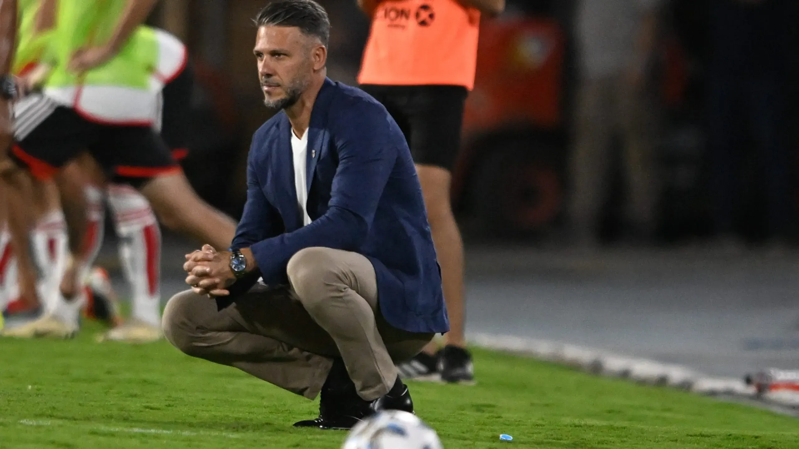 Demichelis tuvo un gran gesto con la gente. (LPM/Diego Halizn)