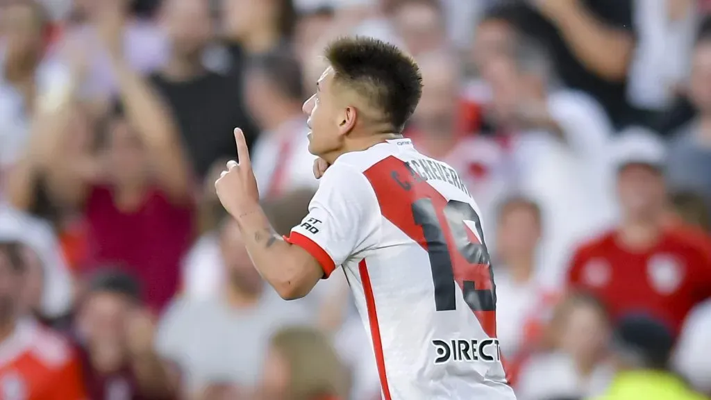 Echeverri marcó su primer gol con River. (Foto: Getty).