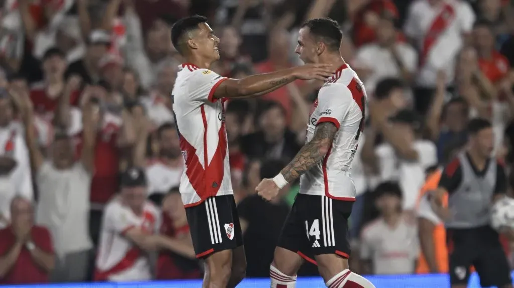 Abrazo de gol entre Herrera y González Pirez. (Foto: LPM / Diego Haliasz).
