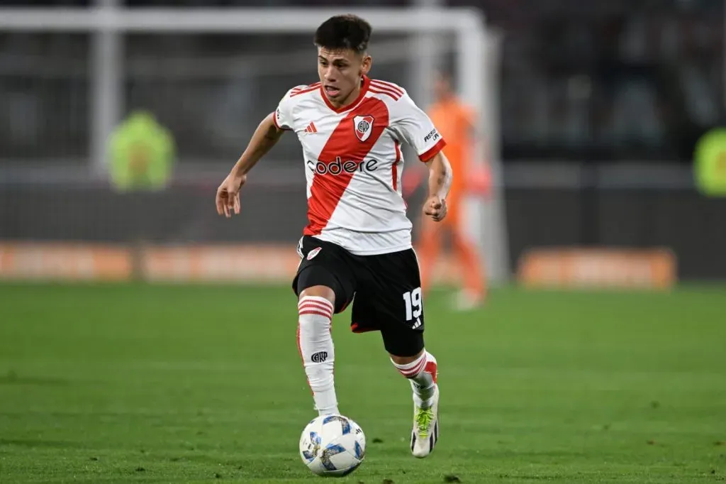 Echeverri hizo un gol ante Gimnasia y fue figura en River.
