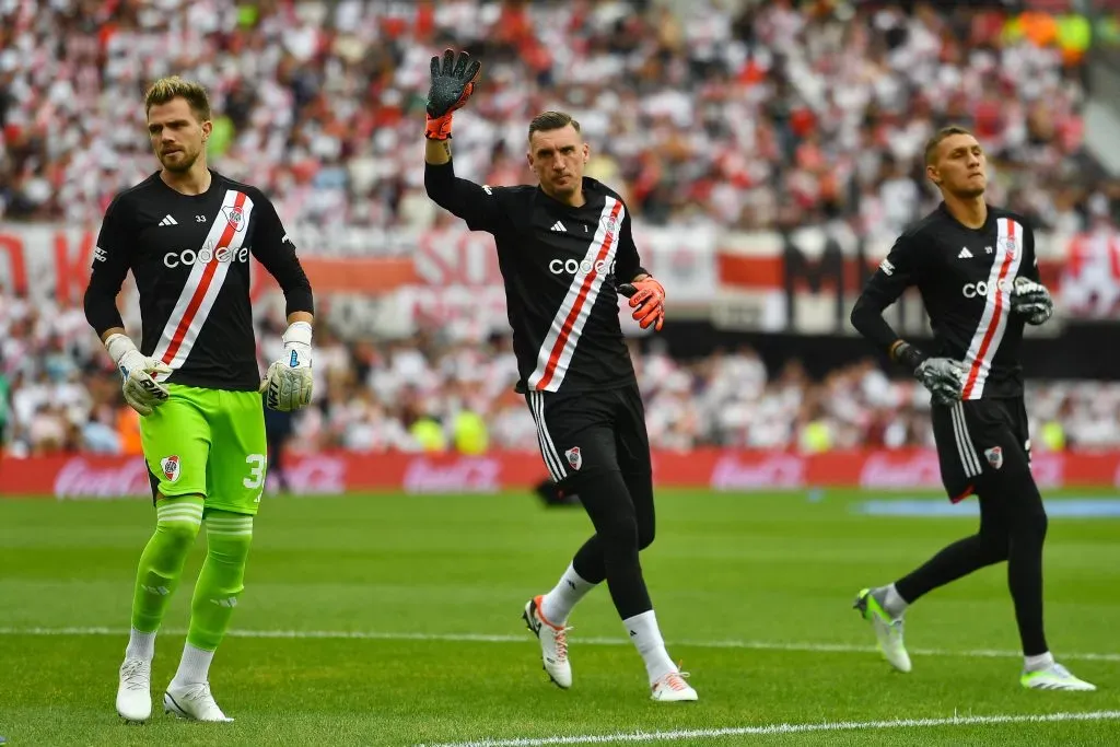 Armani renovará su contrato con River.