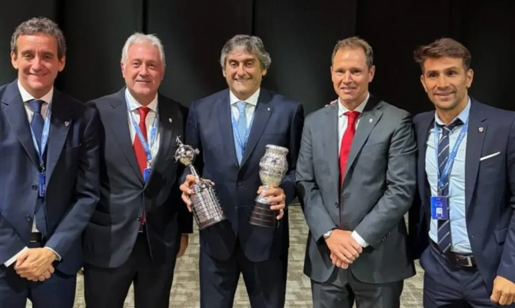 Los dirigentes de River Ignacio Villarroel, Matías Patanian, Enzo Francescoli, Jorge Brito y Leonardo Ponzio estuvieron en Asunción, Paraguay, durante el sorteo de la Copa Libertadores 2024.