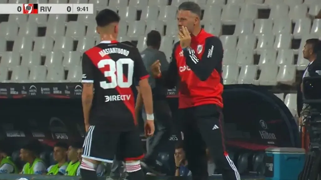 El diálogo de Mastantuono con Demichelis en pleno amistoso.