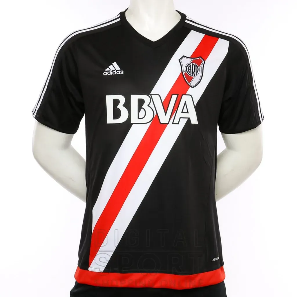 Utilizada en 2017, en homenaje a Ángel Labruna y su histórica corbata con los colores rojo y blanco cruzados.