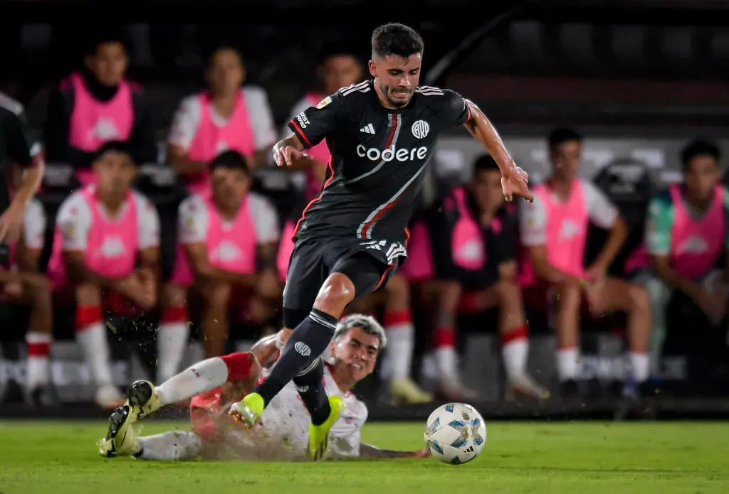 Santiago Simón jugó como volate y lateral. (Getty)