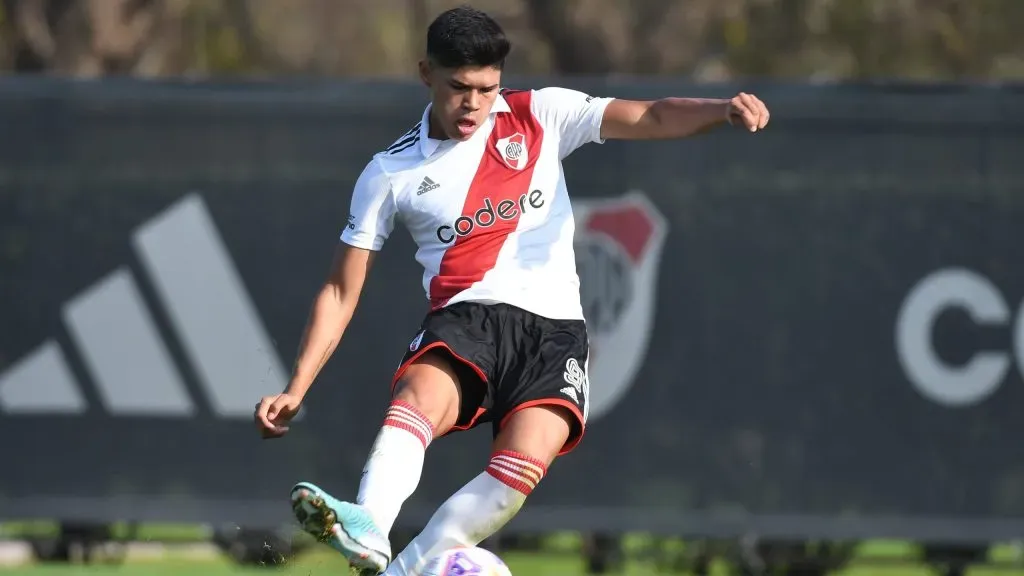Alexis González es el delantero titular de la Reserva de River.