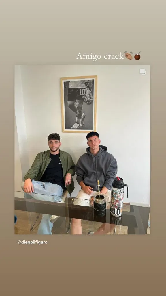 El termo de Franco Mastantuono, repleto de stickers de River y de Lionel Messi (FOTO: Instagram: @franco.mastantuono).