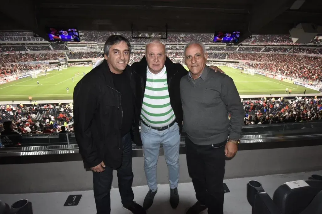 Antonio Alzamendi junto a Enzo Francescoli y Norberto Alonso (Foto: Prensa River)