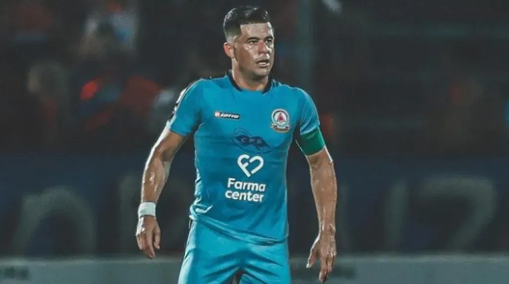 Jorge Moreira con la casaca de Resistencia.