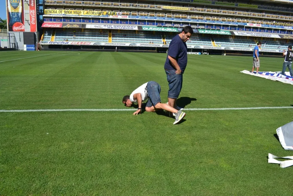 Mariano Baliño, hermano de Jorge, el árbitro VAR del Superclásico de los cuarto de final de la Copa de la Liga 2024, es fanático de Boca y tuvo la oportunidad de besar el césped de la Bombonera.