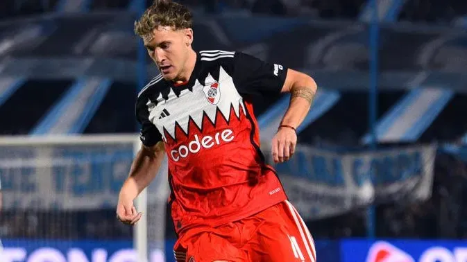 TUCUMAN, ARGENTINA - FEBRUARY 14: Facundo Colidio of River Plate controls the ball during a Copa de la Liga 2024 Group A match between Atletico Tucuman and River Plate on February 14, 2024 at Estadio Monumental Jose Fierro in Tucuman, Argentina. (Photo by Joaquín Camiletti/Getty Images)