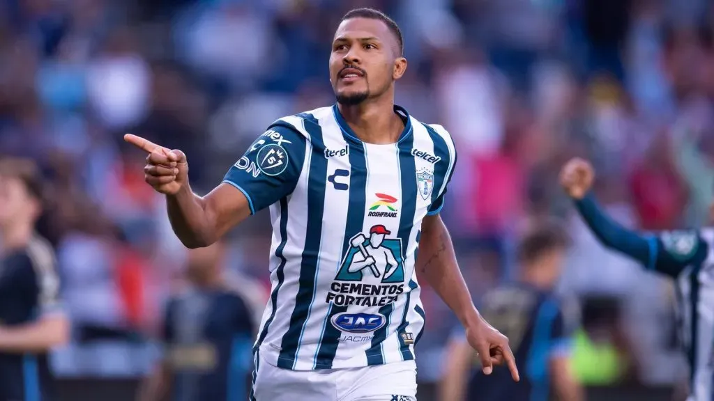 Salomón Rondón vive un momento espectacular en México.