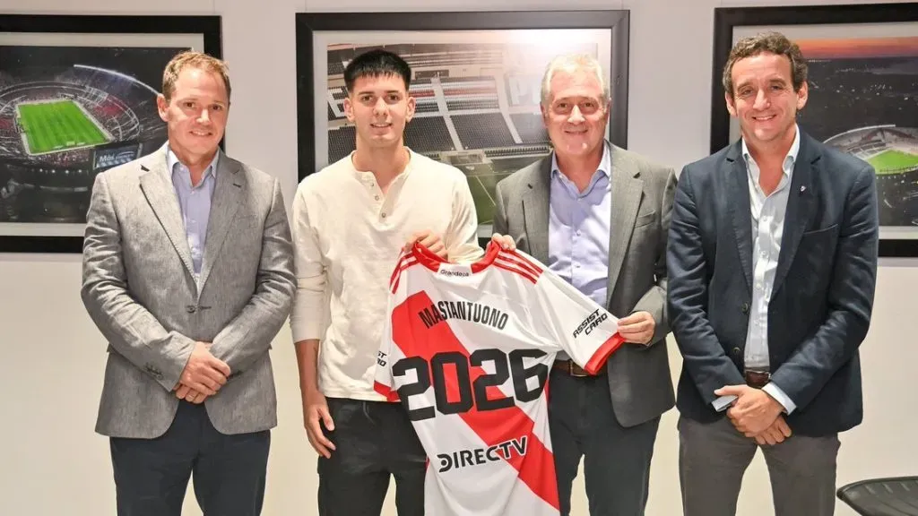 Franco Mastantuono extendió su vínculo con River.