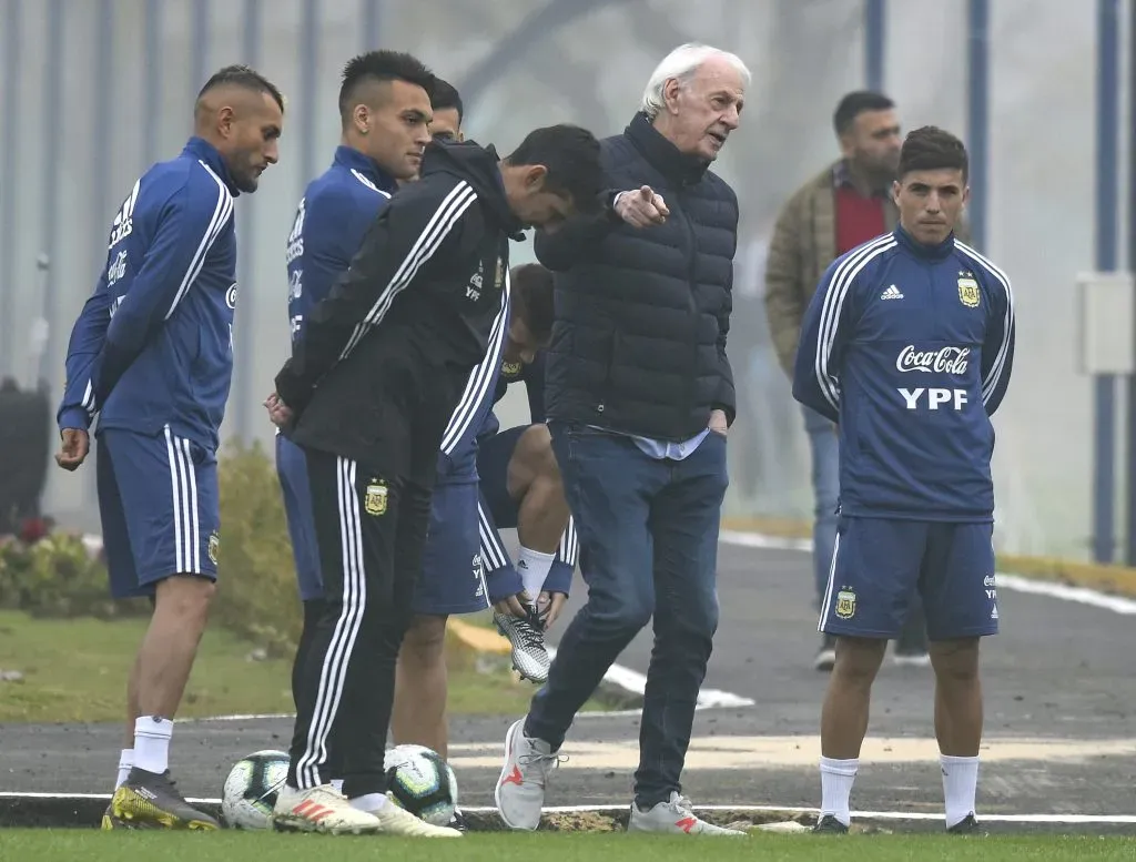 Menotti trabajo a la par del grupo de Scaloni. (Getty)