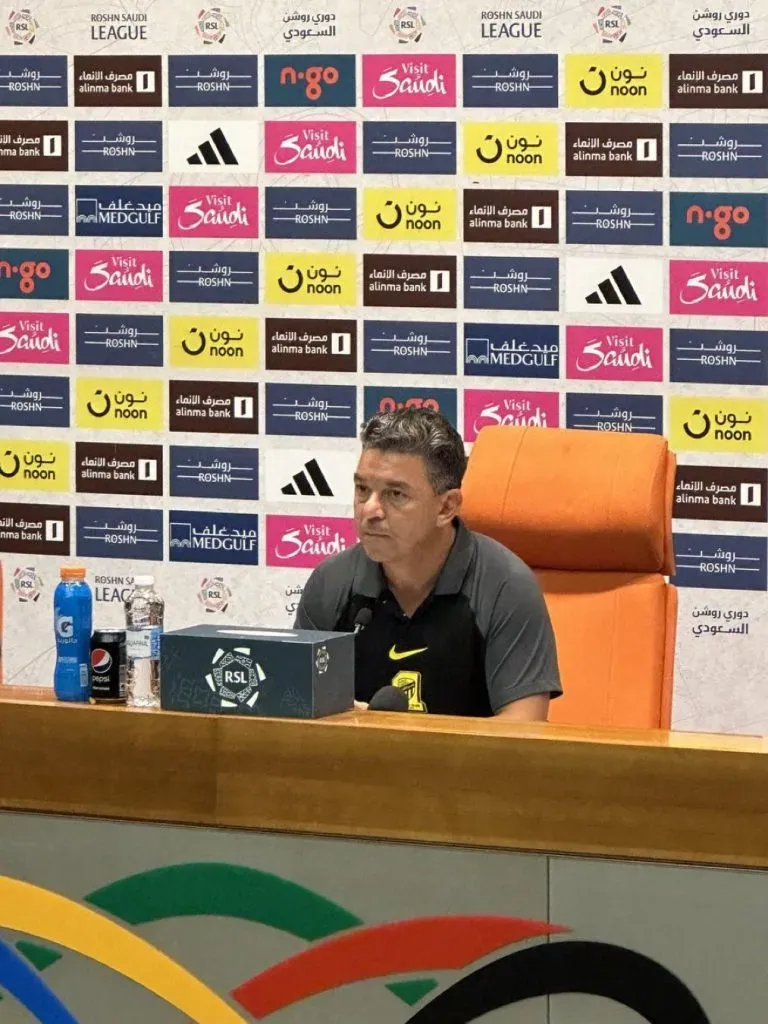 Rostro largo del Muñeco después de sufrir una nueva derrota.