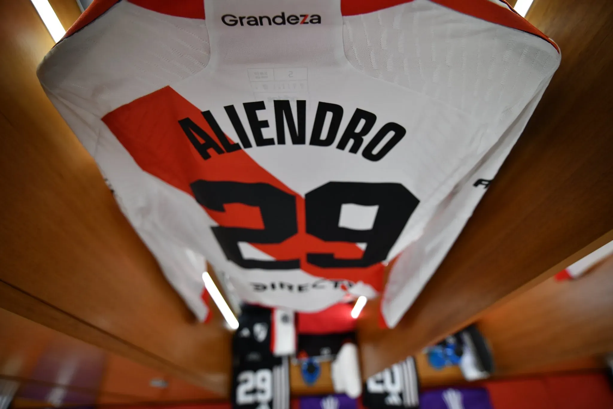 River sale con el equipo titular.