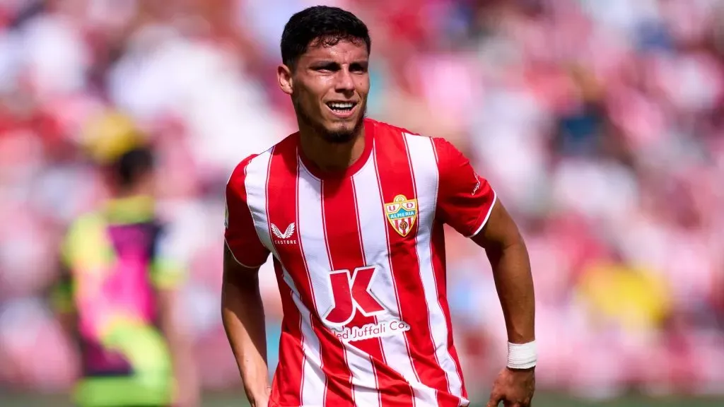 Almería es dueño del 80% del pase de Robertone y el 20% restante es propiedad de Vélez.