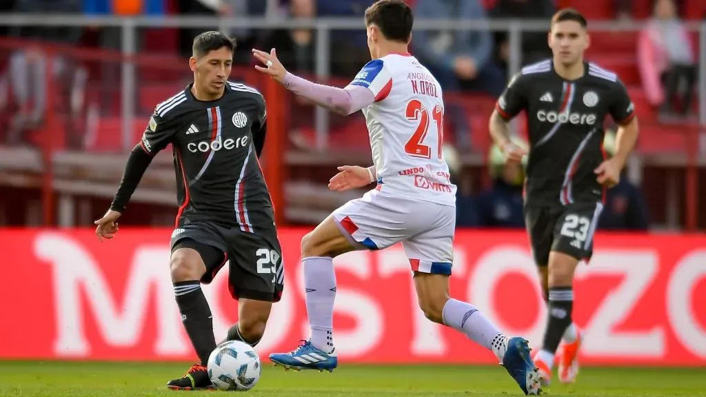 River dejó pasar la chance de subirse a la punta del campeonato.