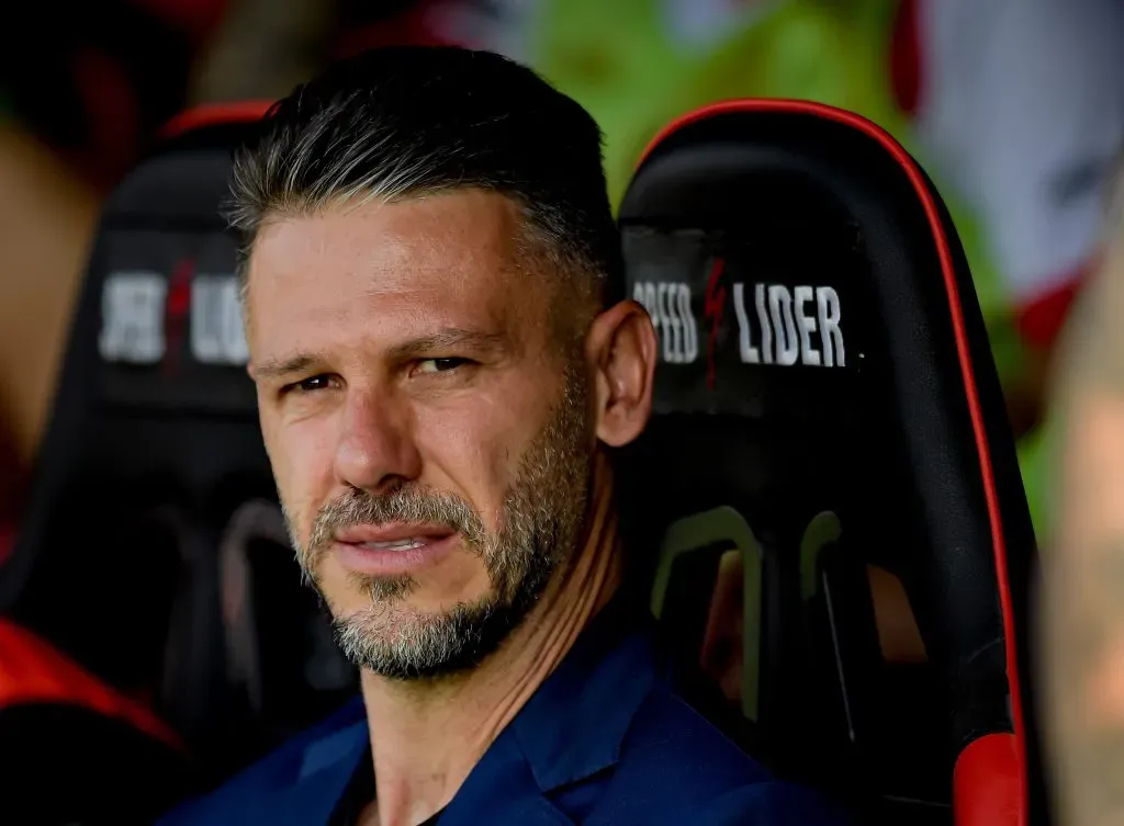 Demichelis espera por un volante.