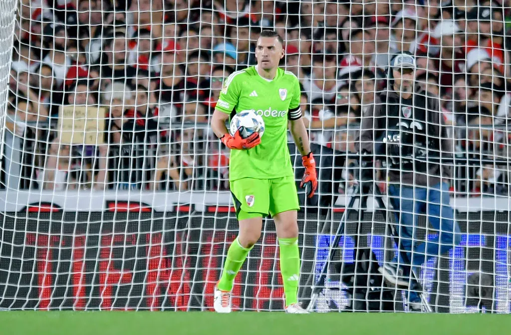 Armani vuelve a River.