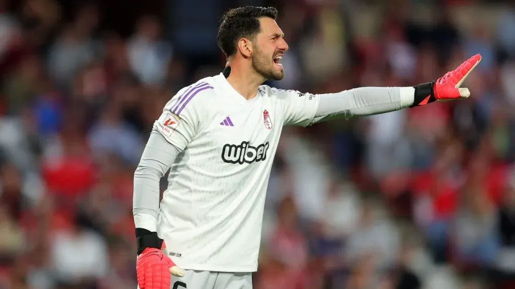 Batalla tuvo sondeos de clubes españoles, pero sigue sin definir su futuro (Foto: Getty)