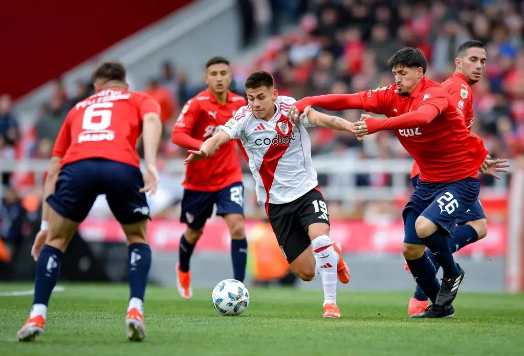 El Diablito y un nuevo partido flojo ante Independiente en Avellaneda. (Getty Images)