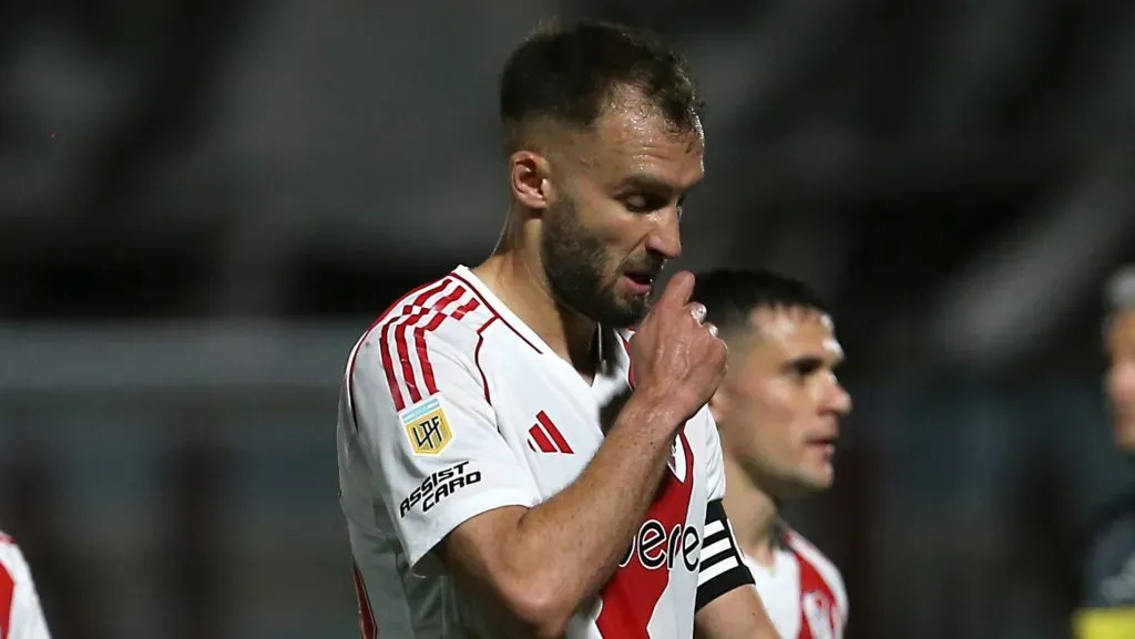 Pezzella no viaja a Mendoza y no juega vs. Independiente Rivadavia. (Getty Images)