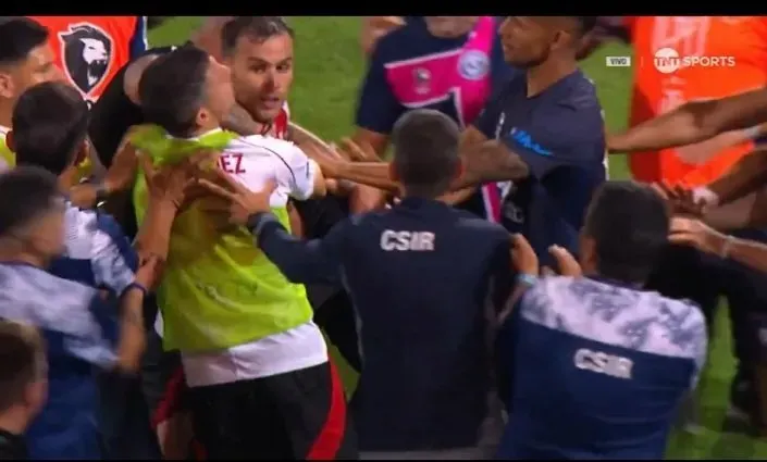 Imágenes de las peleas entre jugadores.