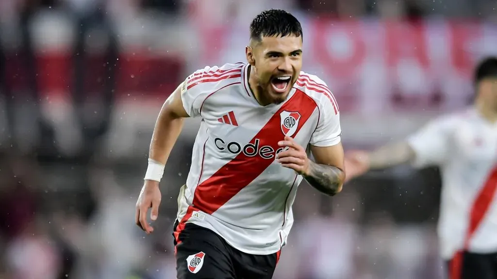 Paulo Díaz festeja un gol de River.