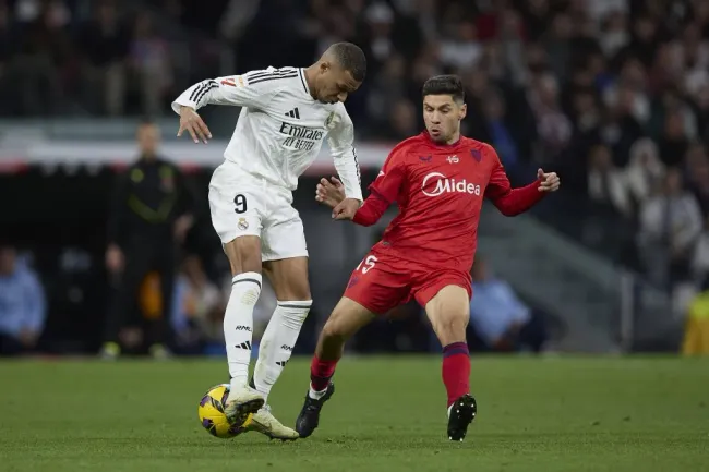 Gonzalo Montiel jugando en España