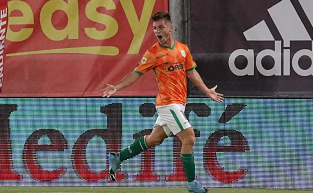 El volante la rompió en Banfield.