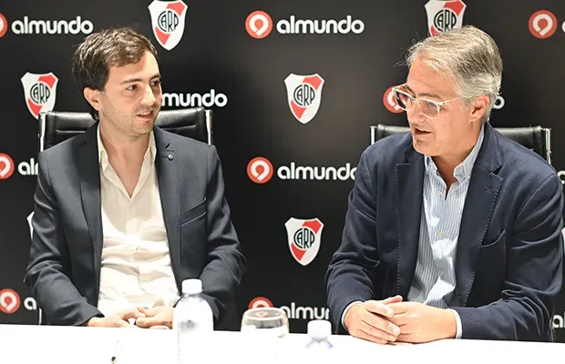 Stefano Di Carlo, Secretario General de River, con Diego García, Director Ejecutivo de Almundo.