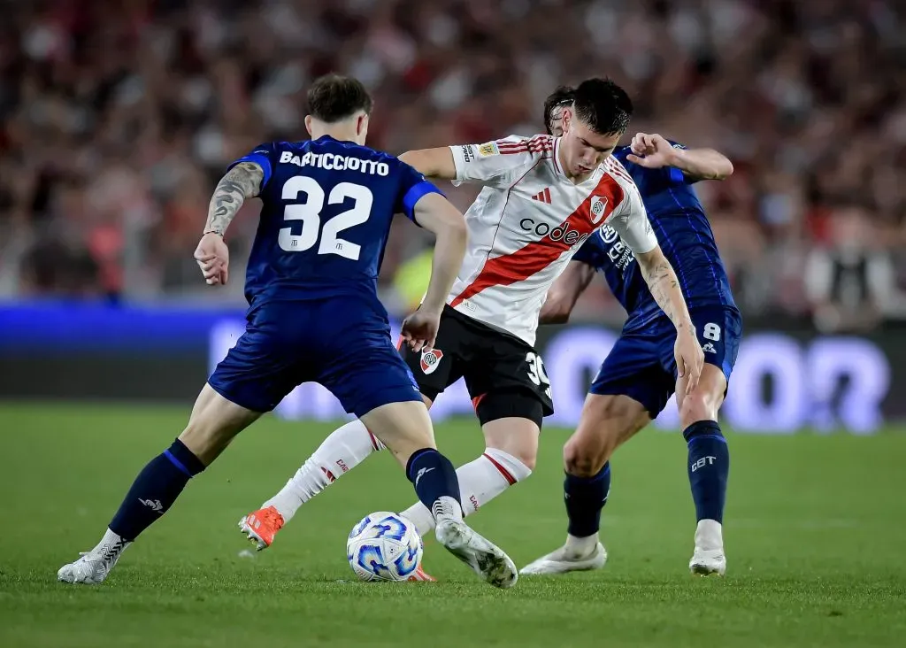 River se cruza con Talleres en la final de la Supercopa Internacional.