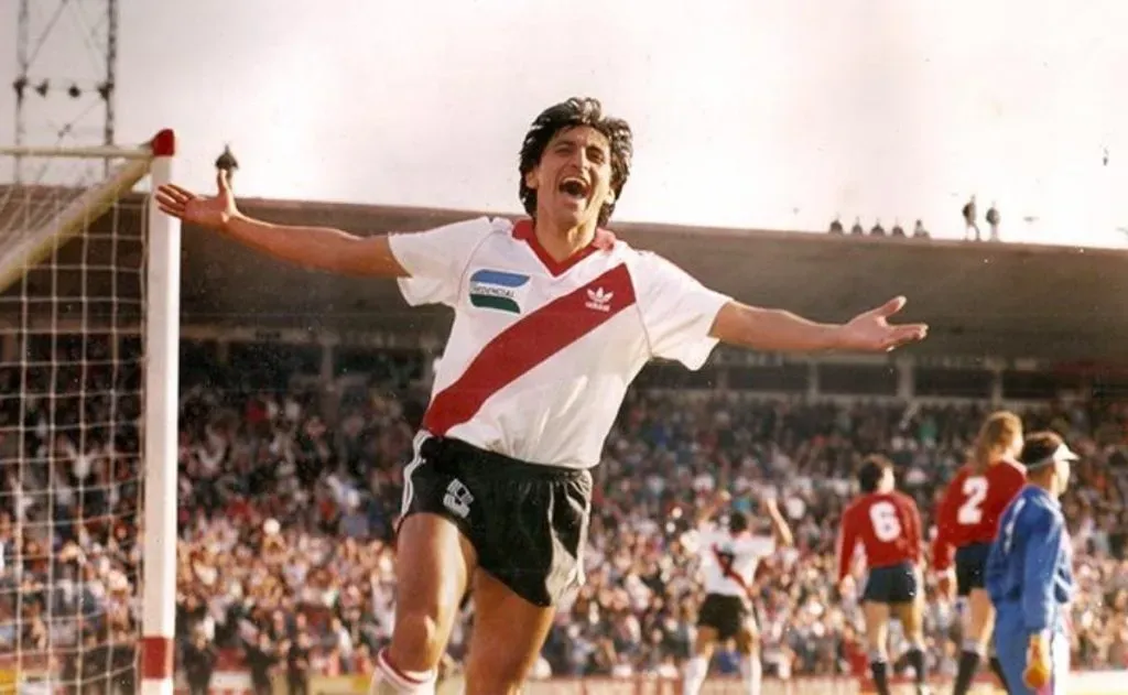 Como jugador, Ramón defendió la camiseta en 175 partidos y anotó 84 goles.